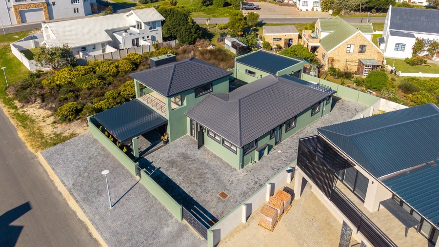 4 Bedroom Property for Sale in Struisbaai Western Cape